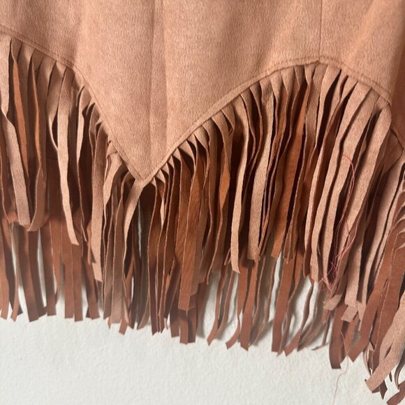 New NWT Relish NoLess Fringe Faux Suede Mini Skirt Size Medium - Picture 2 of 11